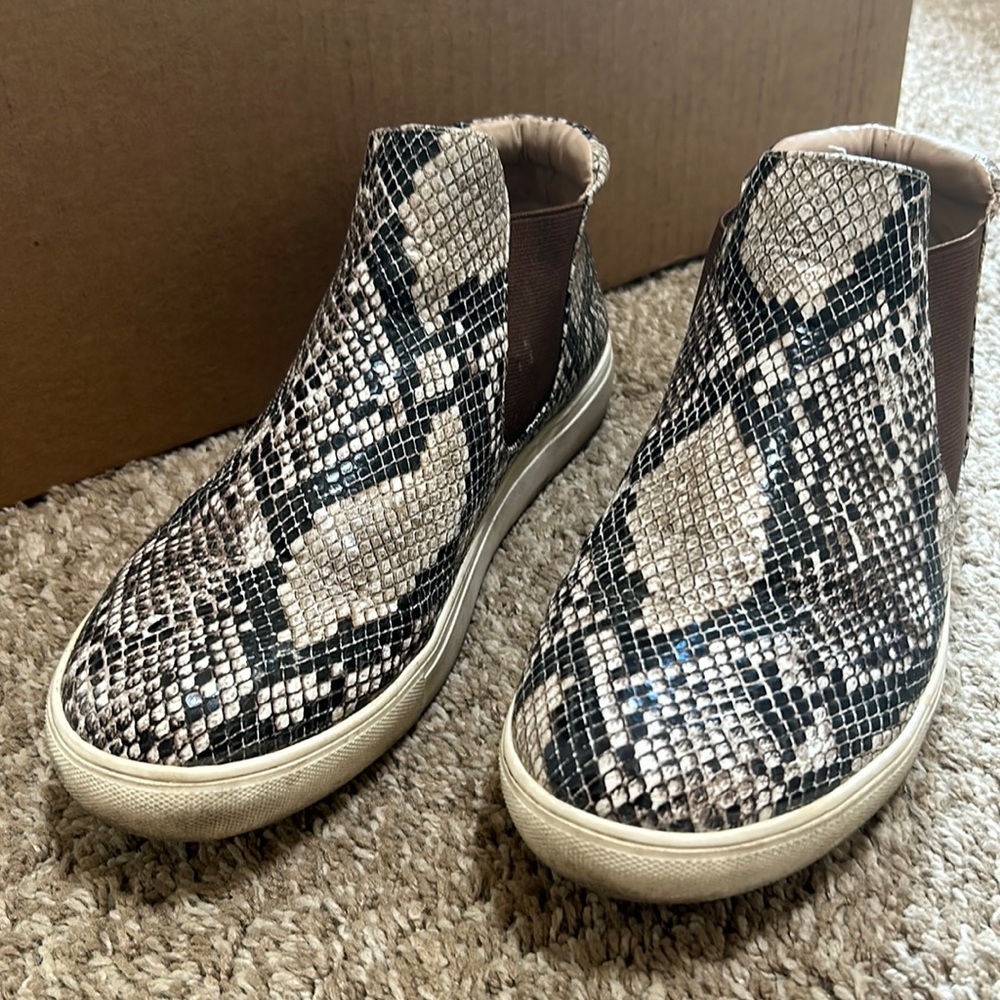 Coconuts by Matisse Snakeskin booties / sneakers